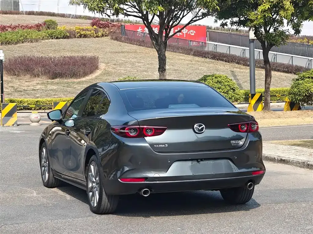 Mazda 3 Axela — фото 10