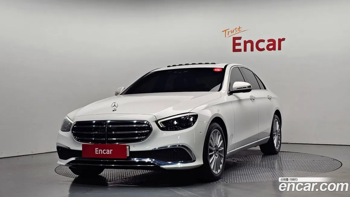 Mercedes-Benz E-Class — фото 1
