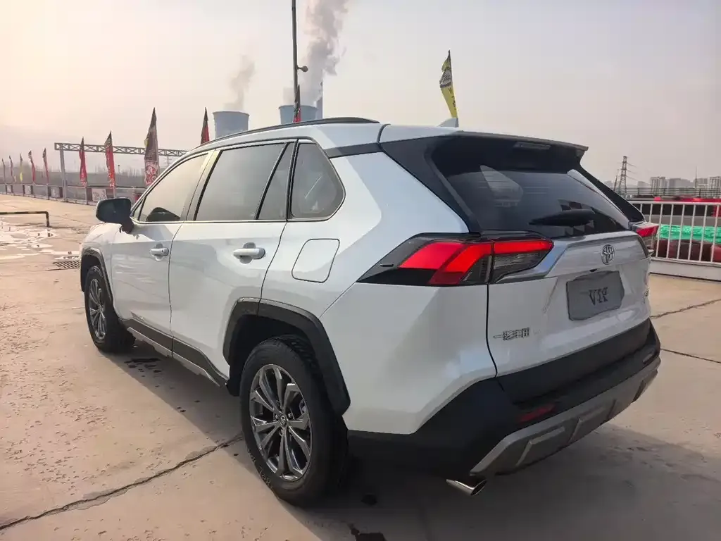 Toyota RAV4 — фото 2
