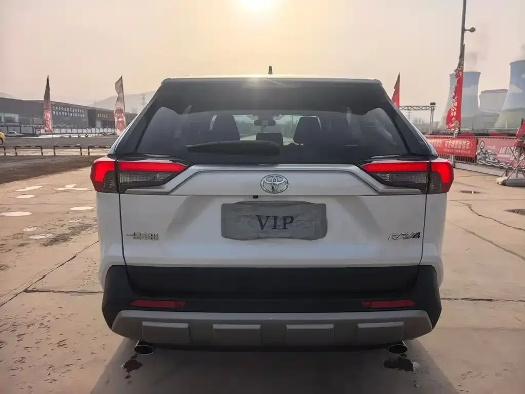 Toyota RAV4 — фото 4