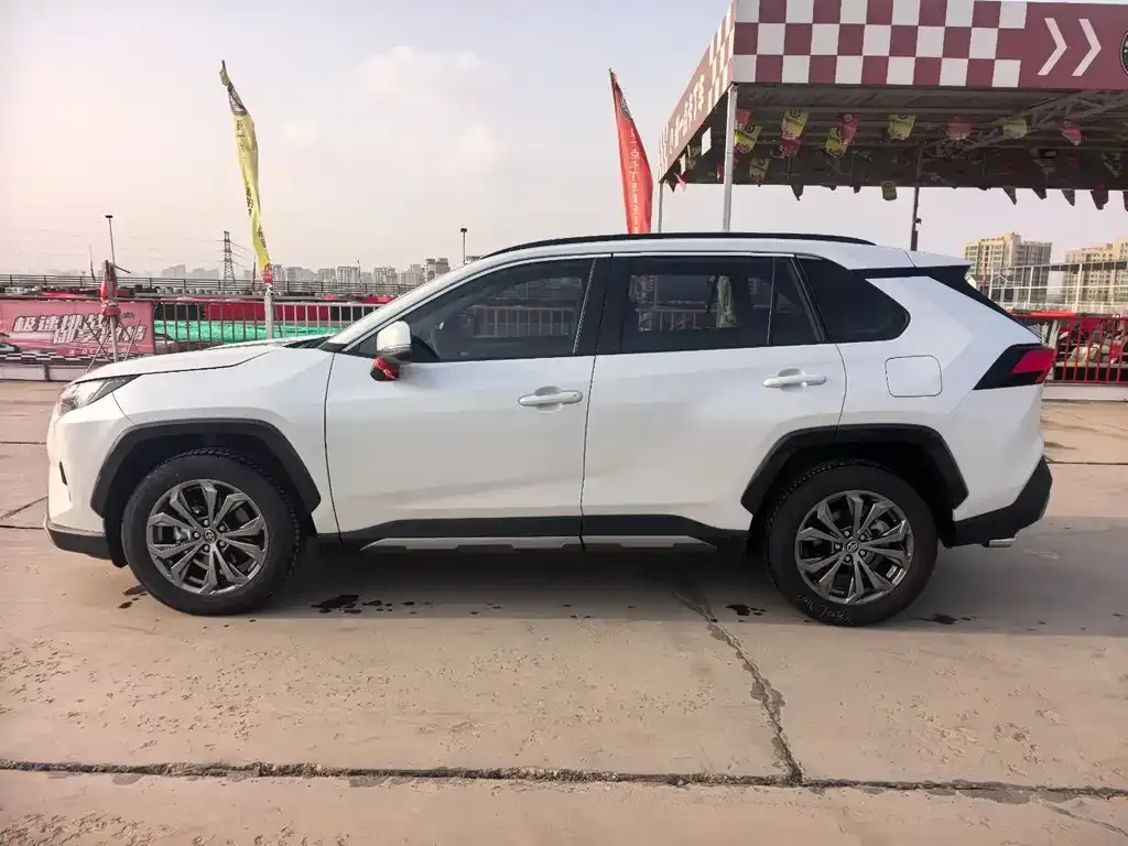 Toyota RAV4 — фото 9