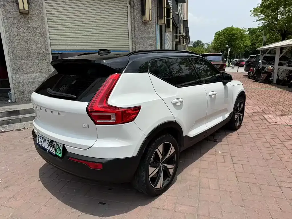 Volvo XC40 NEV — фото 8