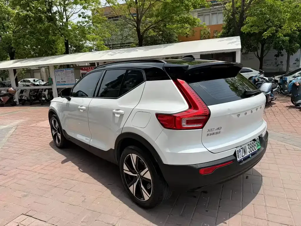 Volvo XC40 NEV — фото 4