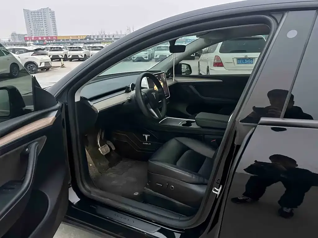 Tesla Model Y — фото 3