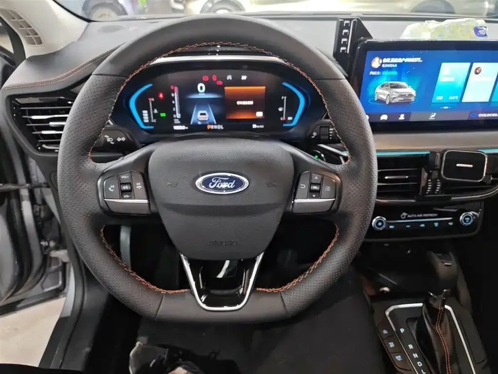 Ford Focus — фото 6