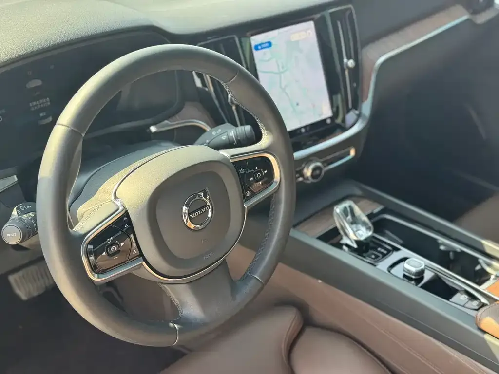 Volvo S60 — фото 10