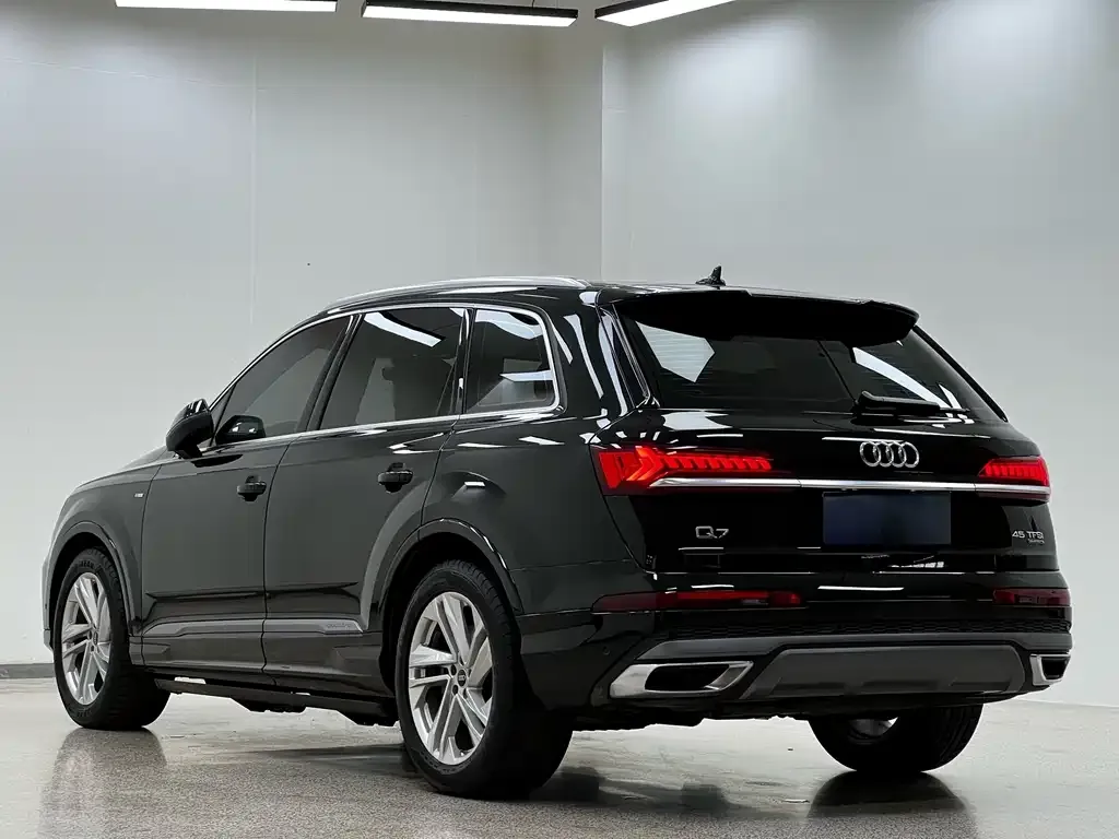 Audi Q7 — фото 8