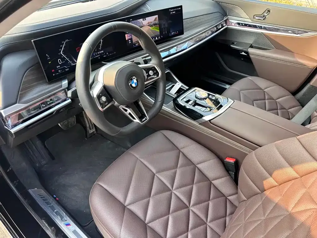 BMW 7 Series — фото 6