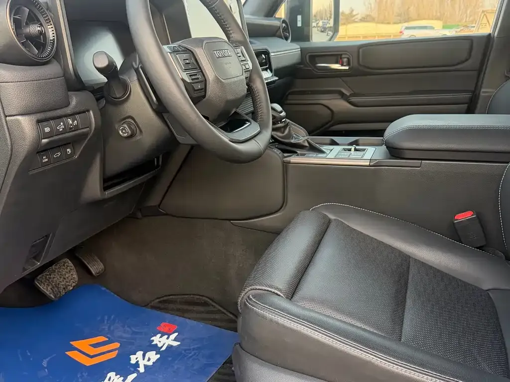Toyota Prado — фото 10