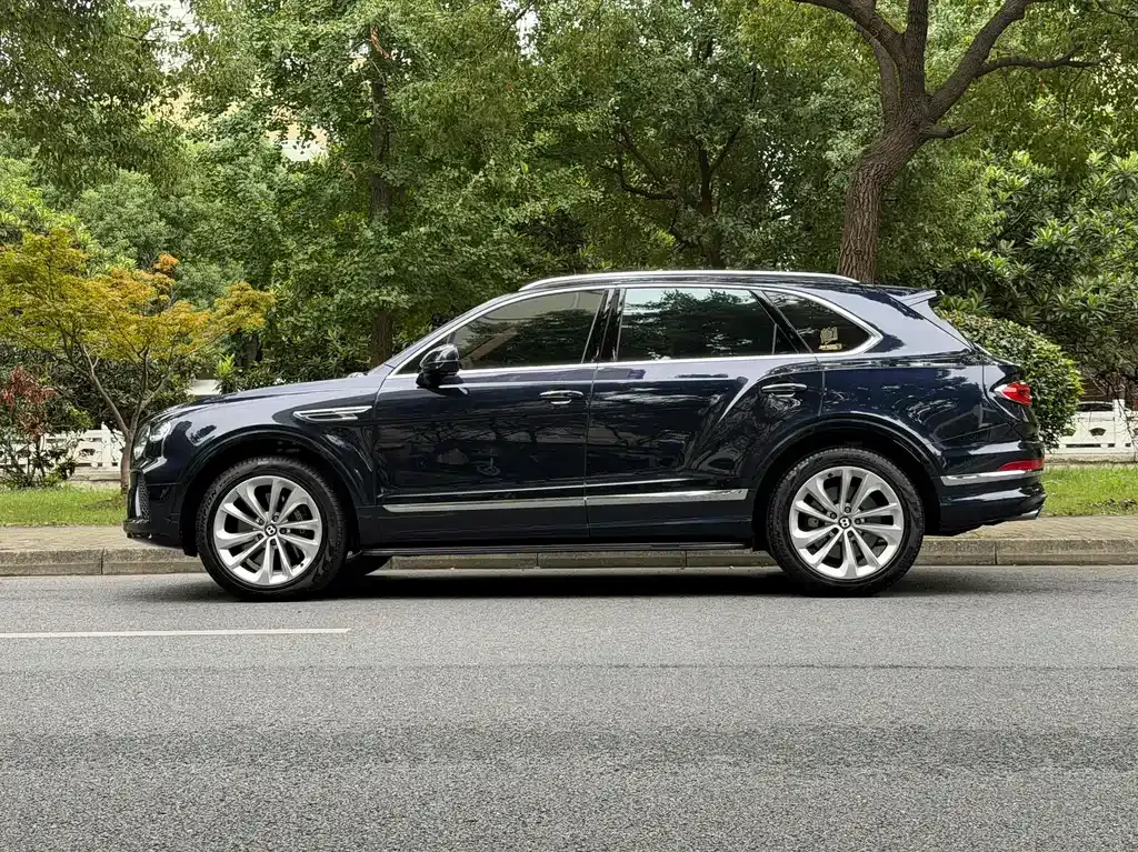 Bentley Bentayga — фото 8