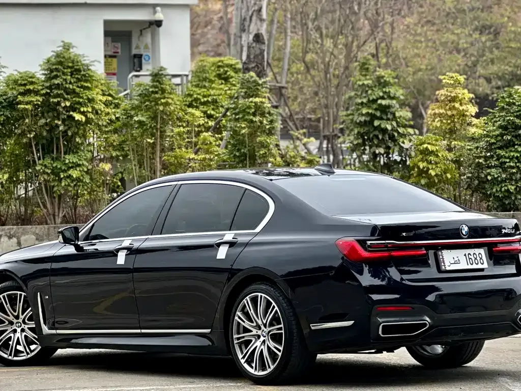 BMW 7 Series — фото 10