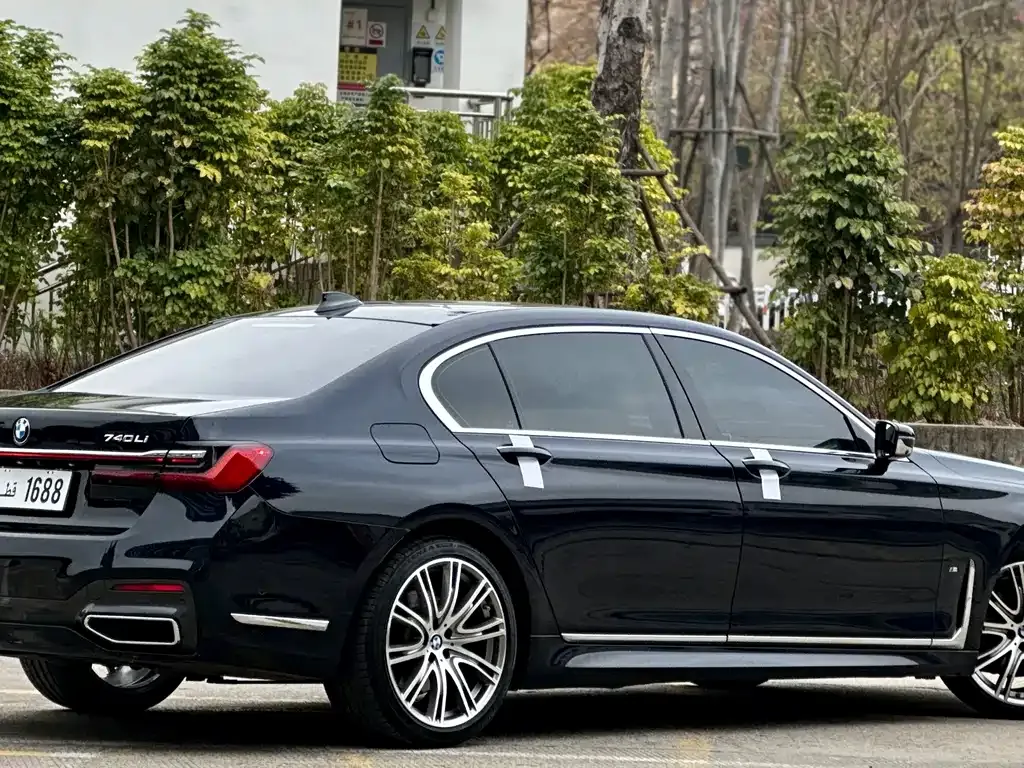 BMW 7 Series — фото 9