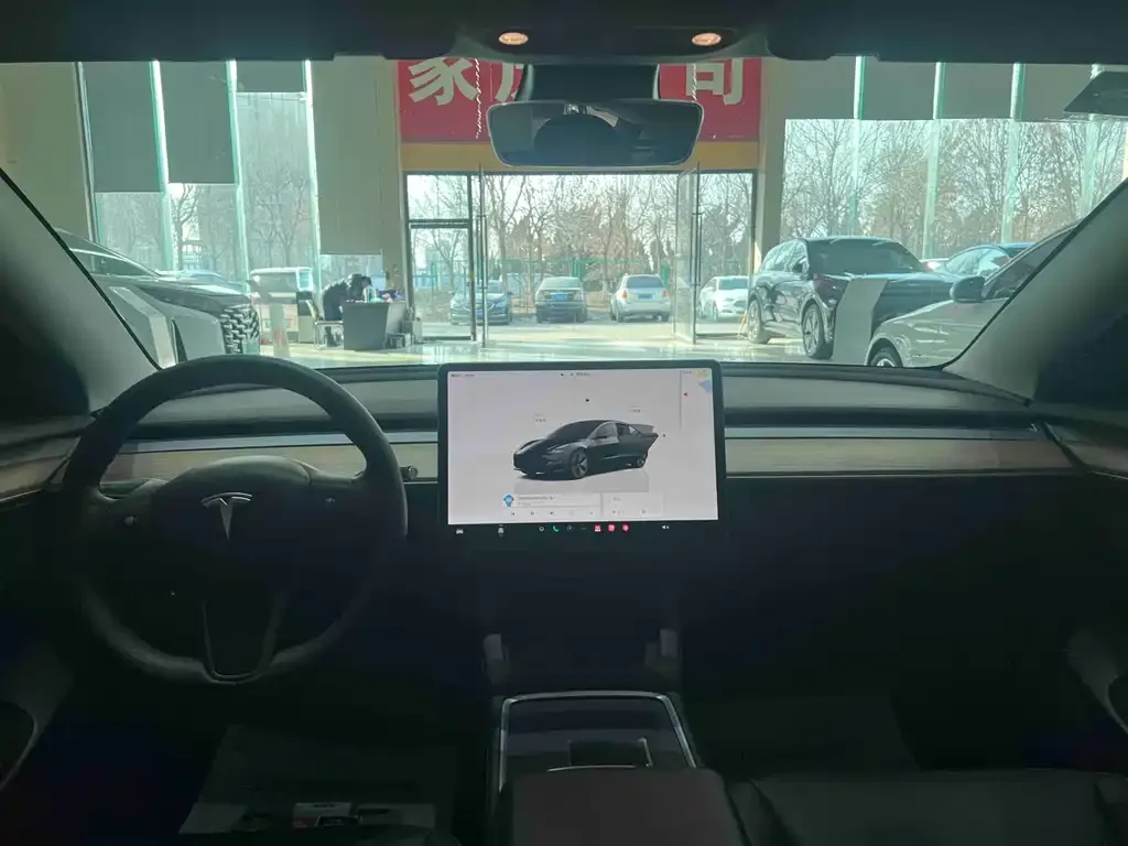 Tesla Model 3 — фото 4