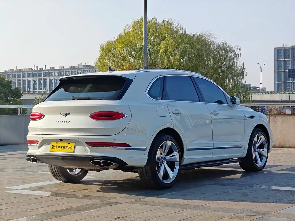 Bentley Bentayga — фото 10