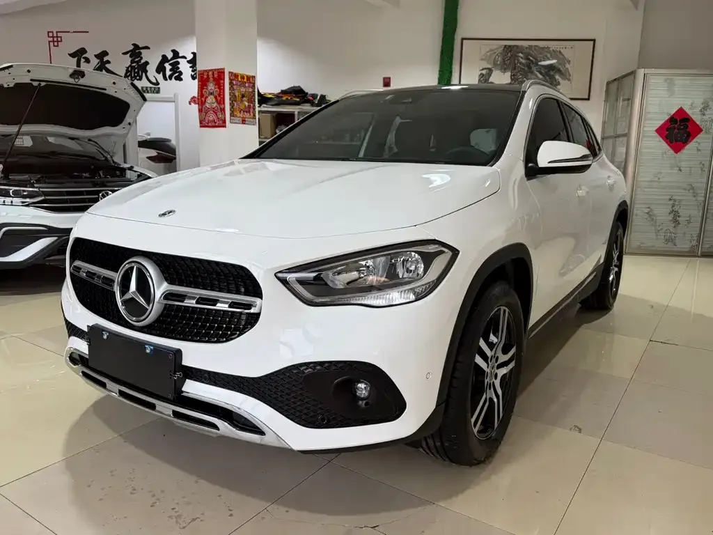 Mercedes-Benz GLA — фото 1