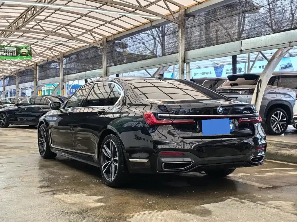 BMW 7 Series — фото 9
