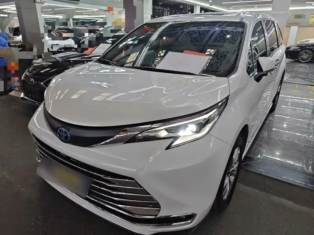 Toyota Sienna — фото 3