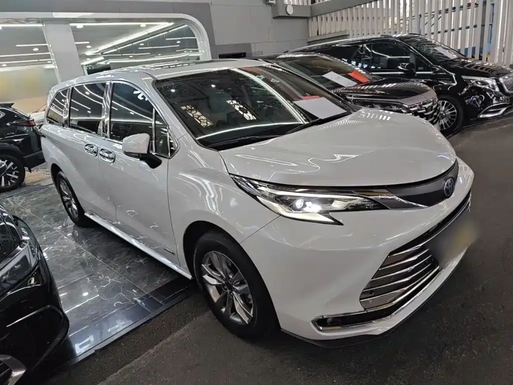 Toyota Sienna — фото 8