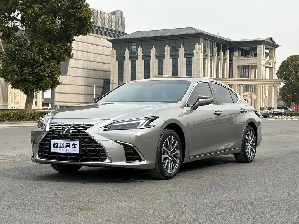 Lexus ES — фото 1