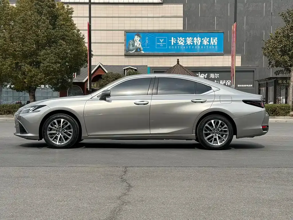 Lexus ES — фото 10