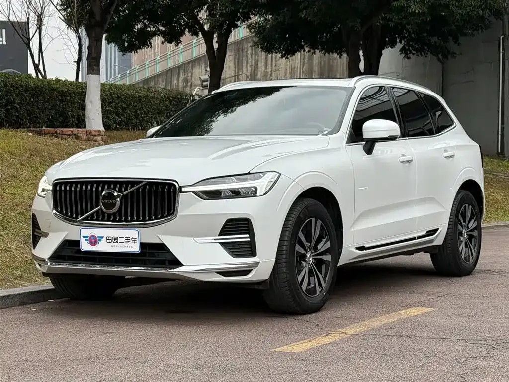 Volvo XC60 — фото 1