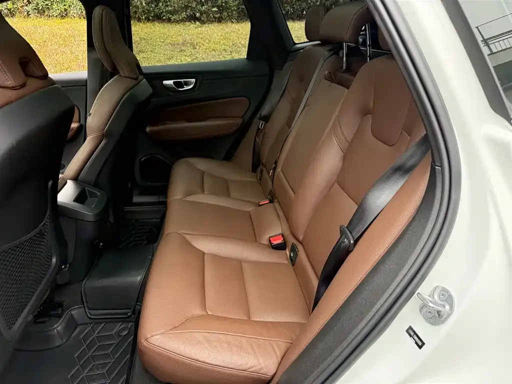 Volvo XC60 — фото 2