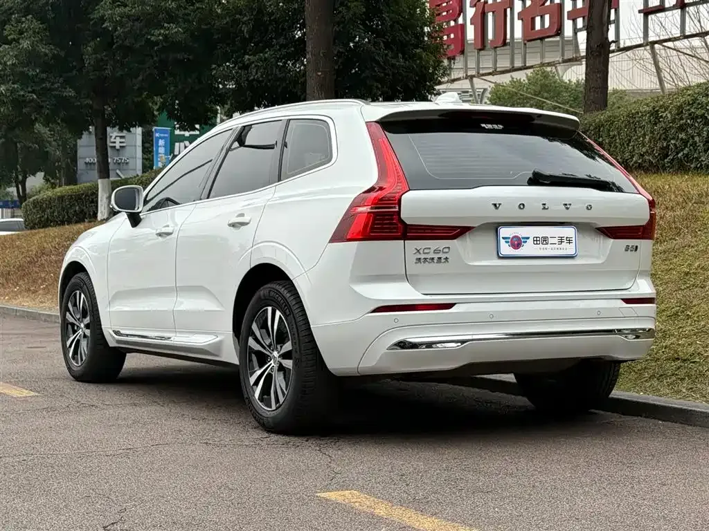 Volvo XC60 — фото 10