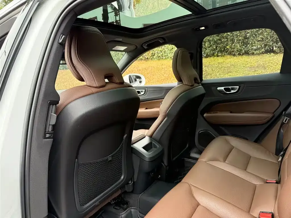 Volvo XC60 — фото 4