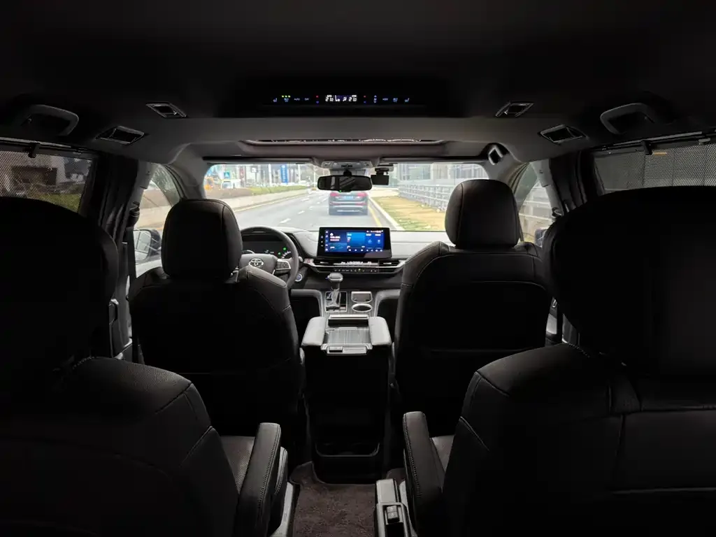 Toyota Sienna — фото 6