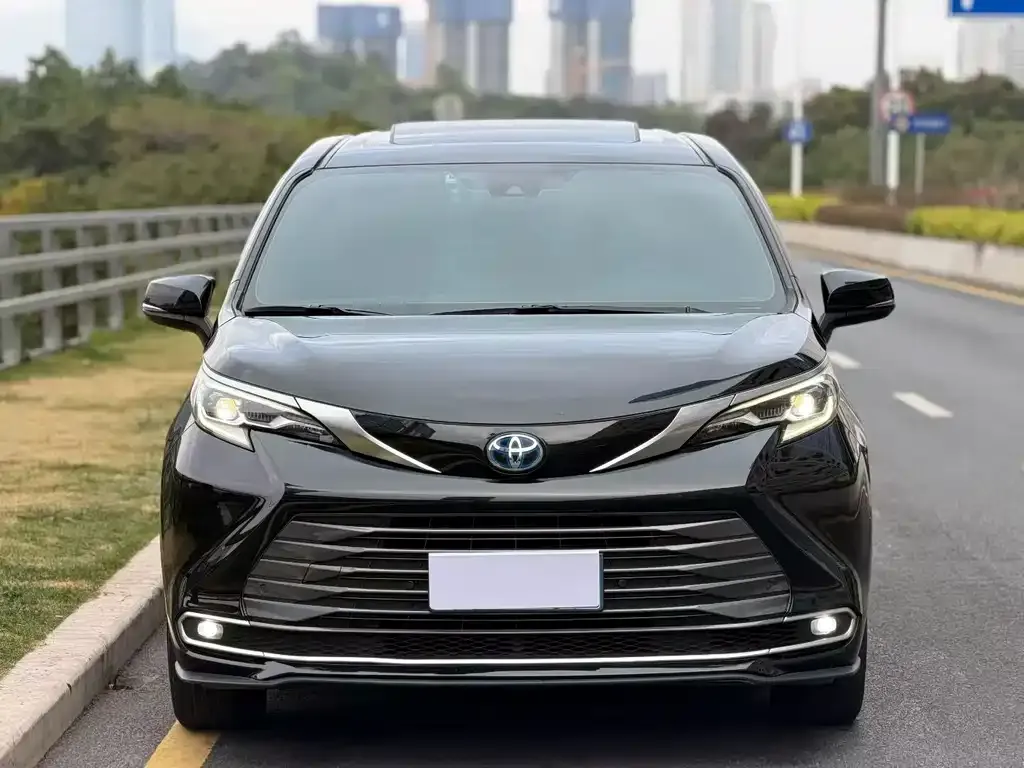 Toyota Sienna — фото 2