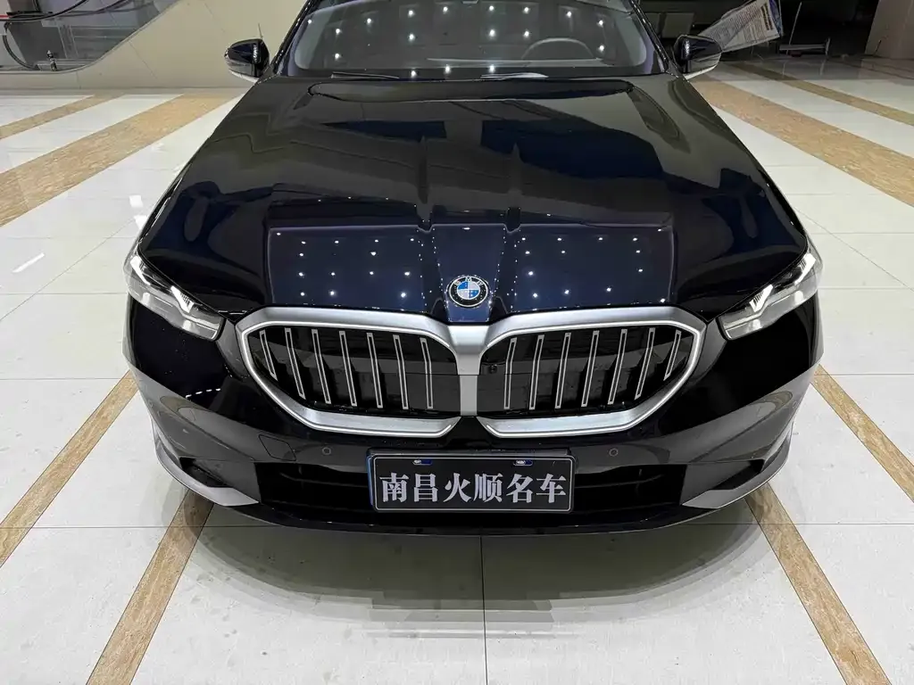 BMW 5 Series — фото 9
