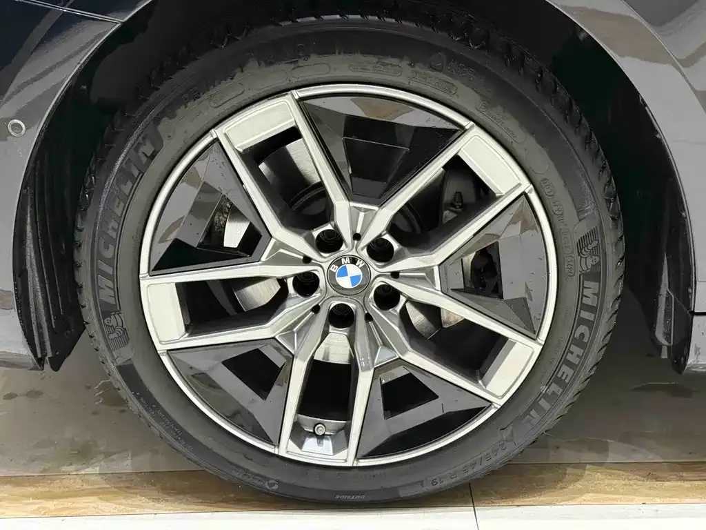 BMW 5 Series — фото 10