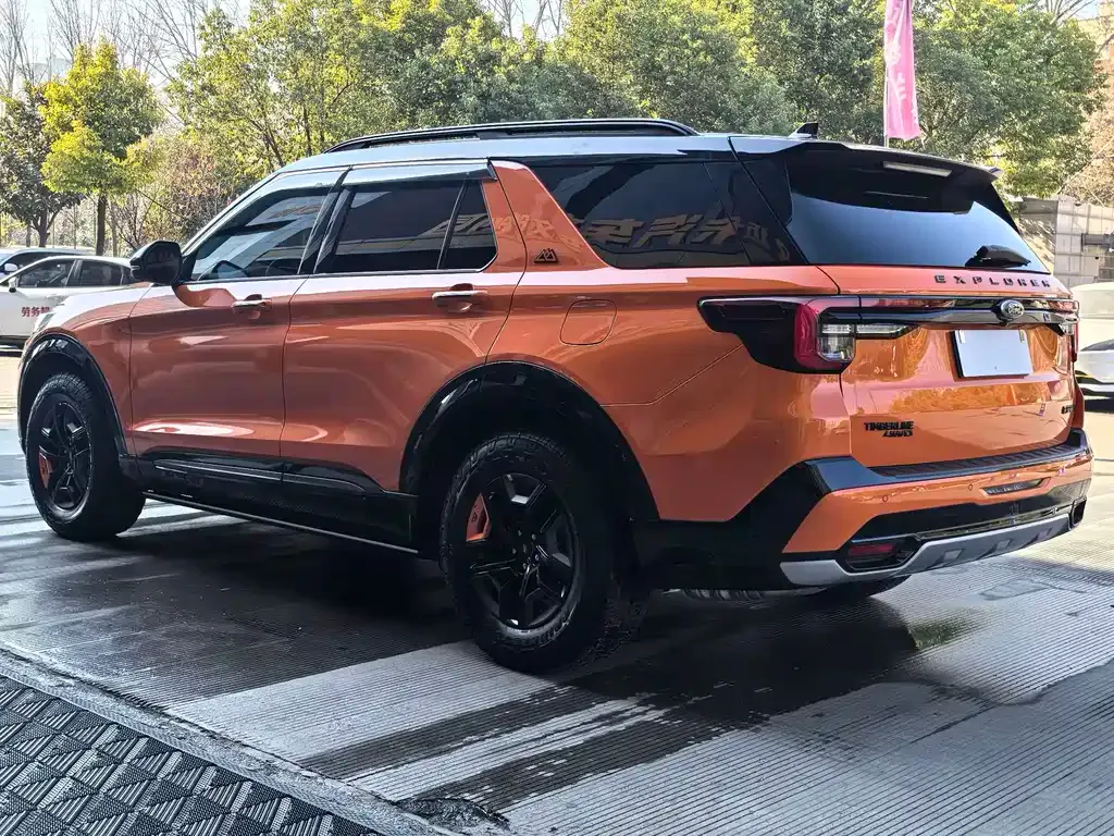 Ford Explorer — фото 10