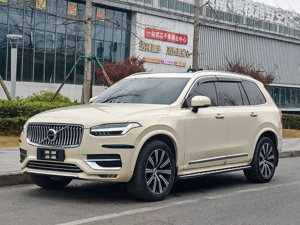 Volvo XC90 — фото 1