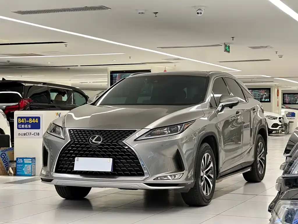 Lexus RX — фото 1