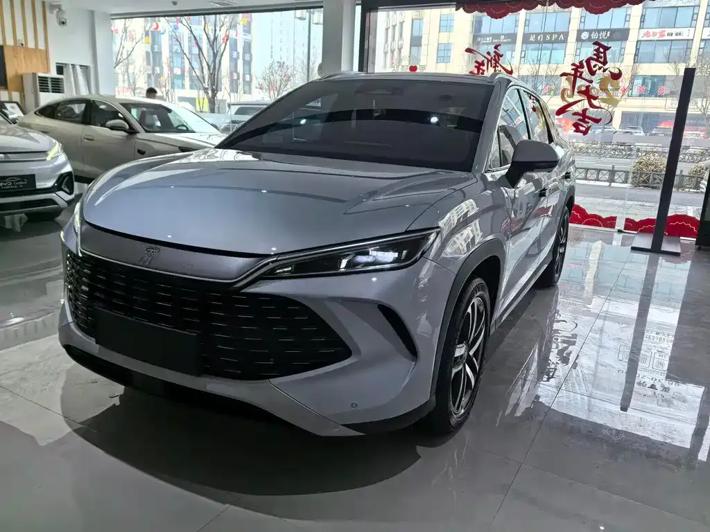 BYD L DM-i — фото 1