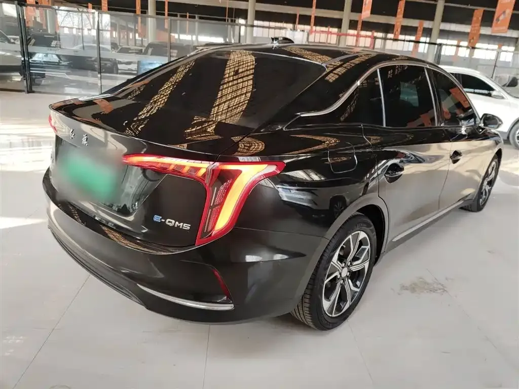 Hongqi E-QM5 — фото 7