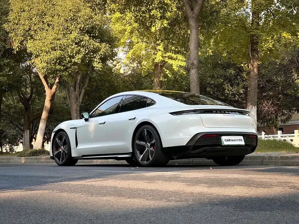 Porsche Taycan — фото 5