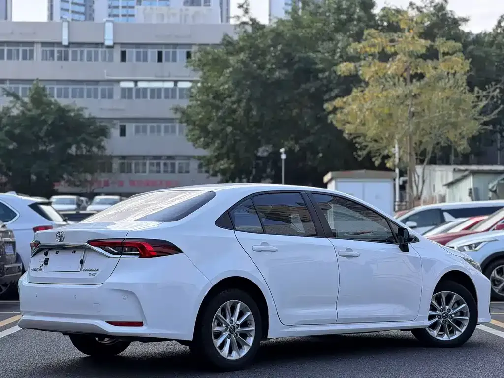 Toyota Corolla — фото 2