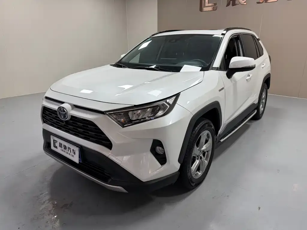 Toyota RAV4 — фото 1