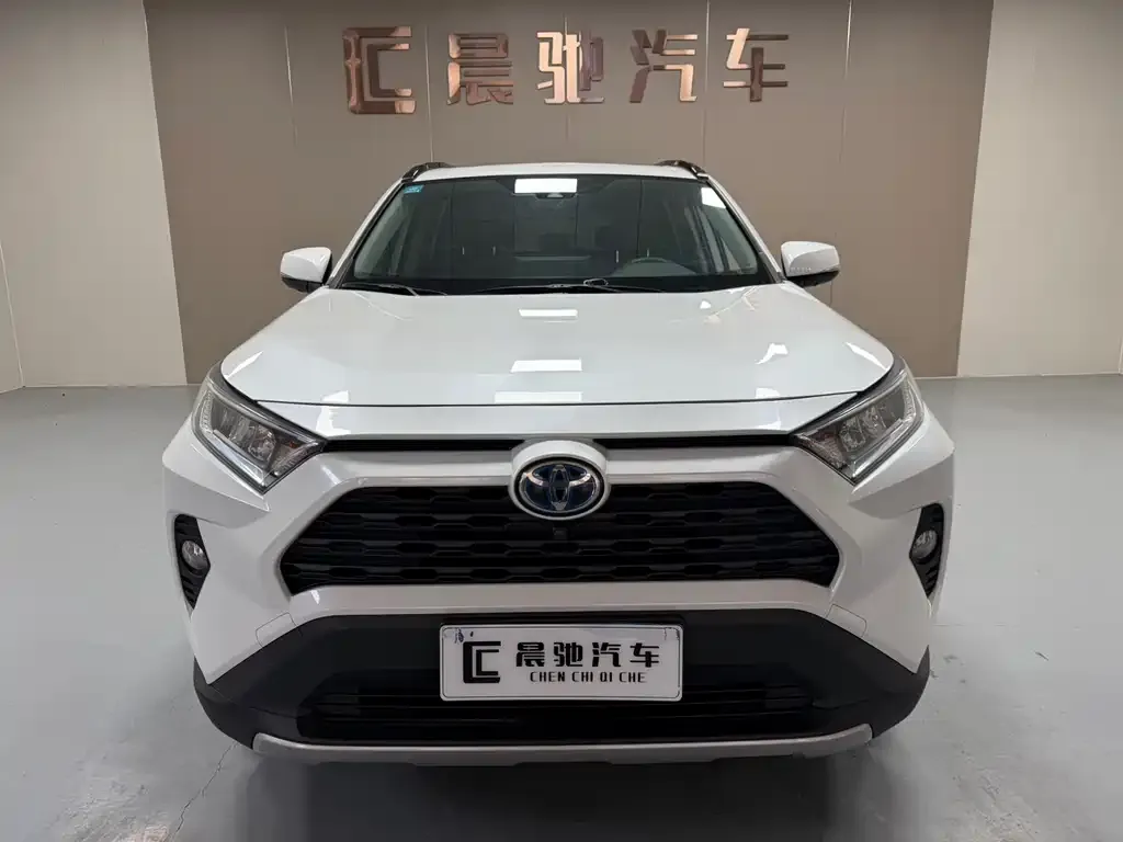 Toyota RAV4 — фото 4