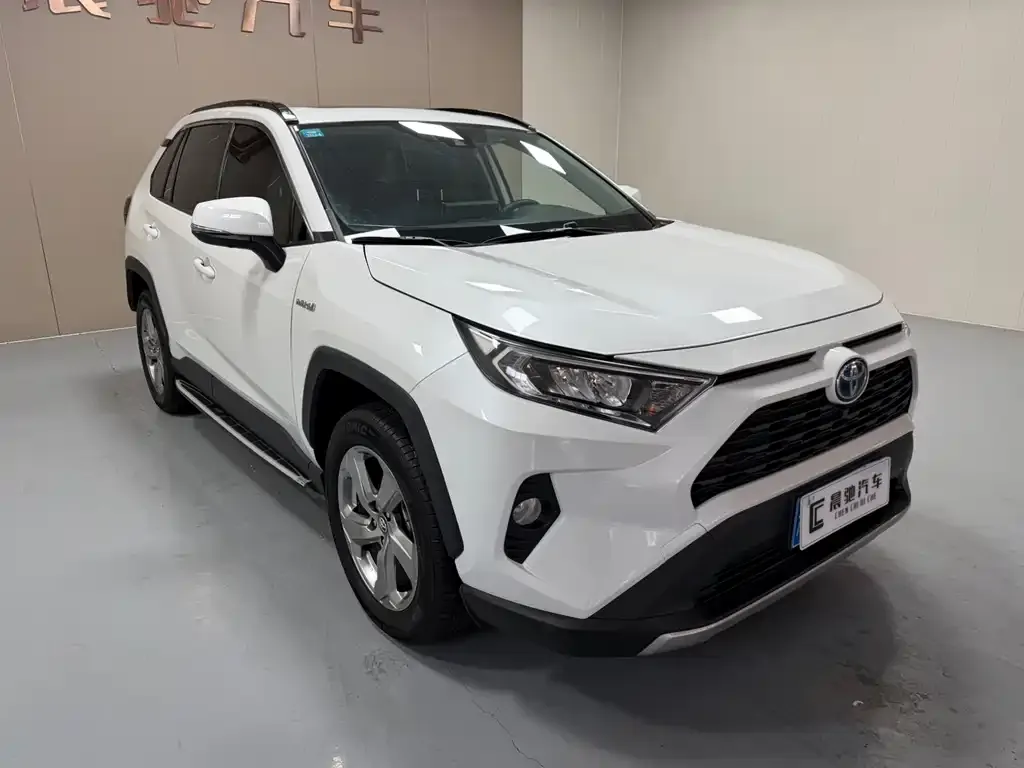 Toyota RAV4 — фото 5
