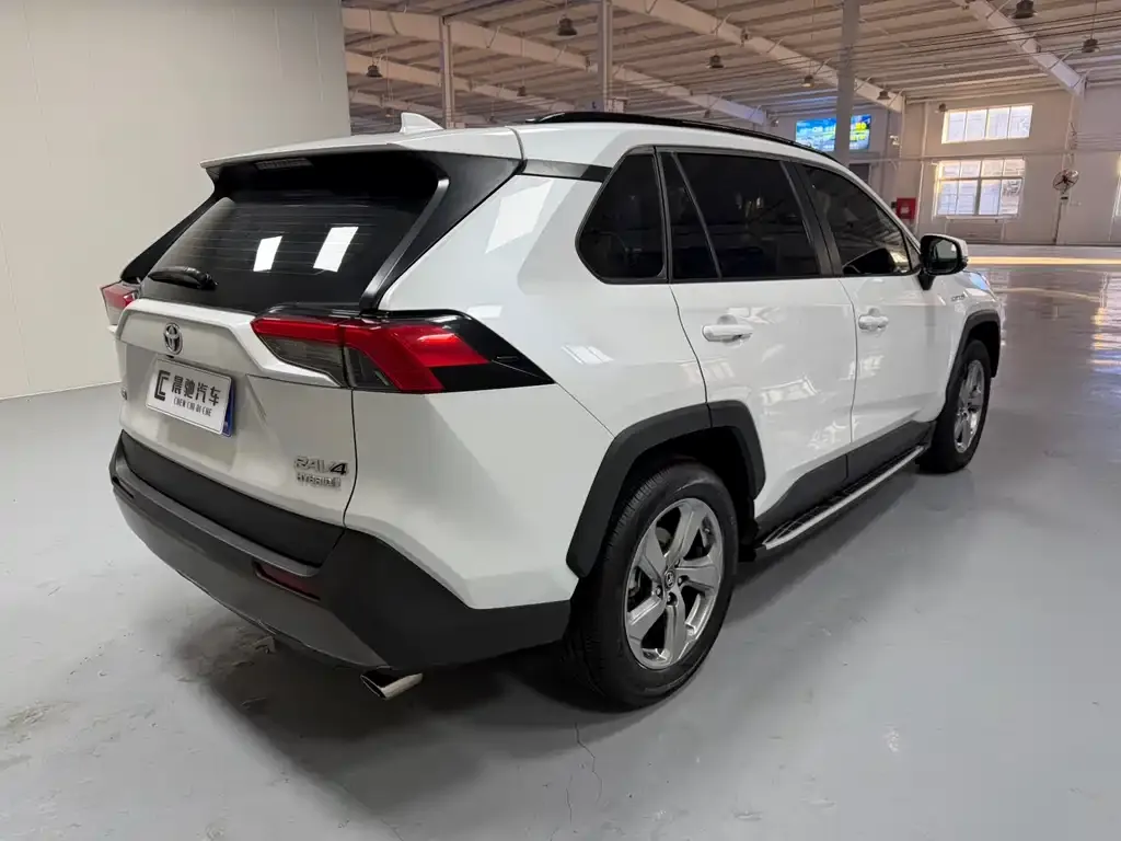 Toyota RAV4 — фото 3