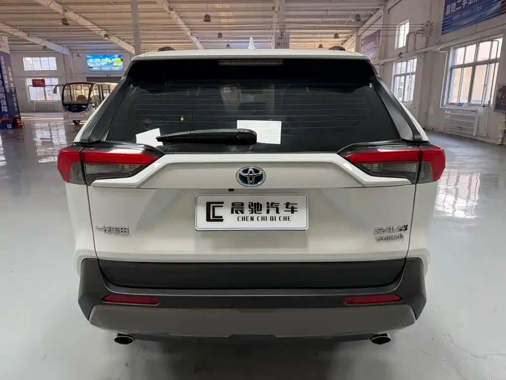 Toyota RAV4 — фото 10