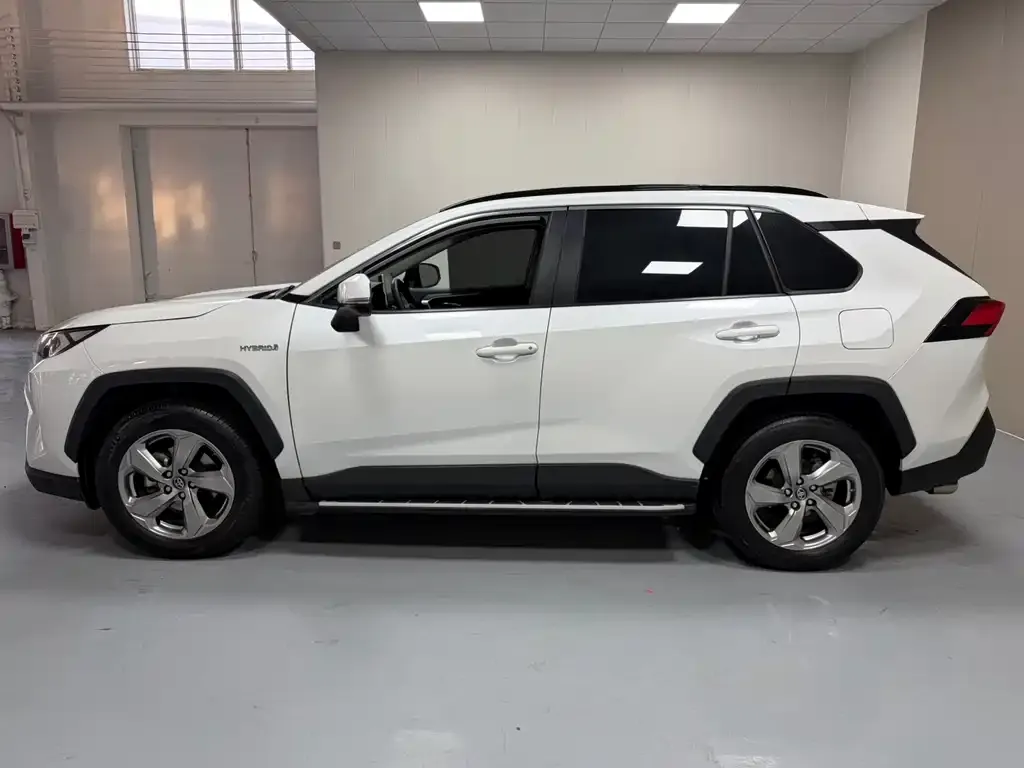 Toyota RAV4 — фото 2