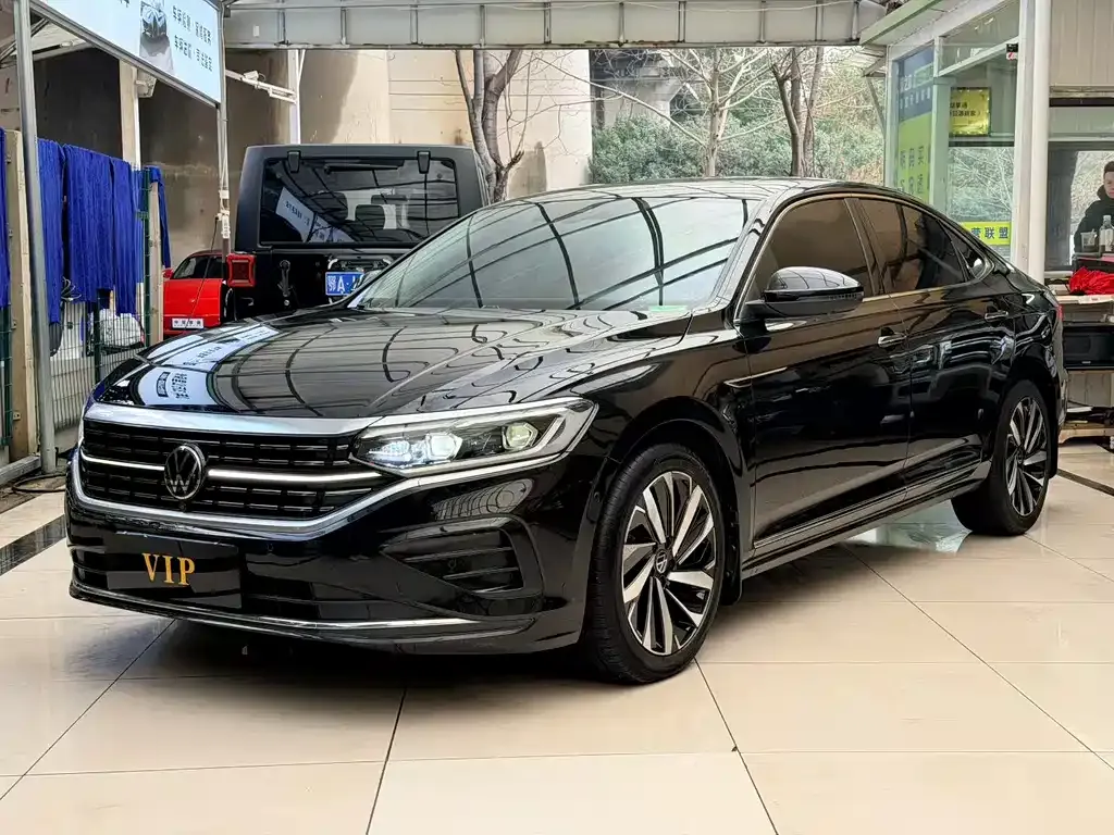 Volkswagen Passat — фото 1