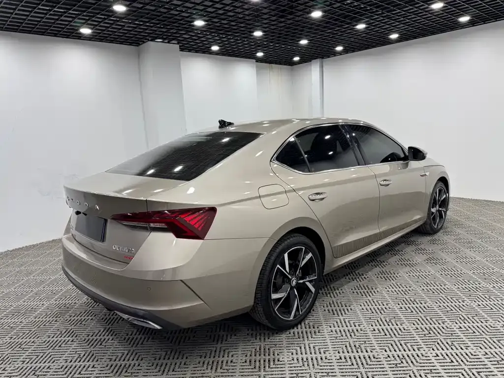 Skoda Octavia — фото 8
