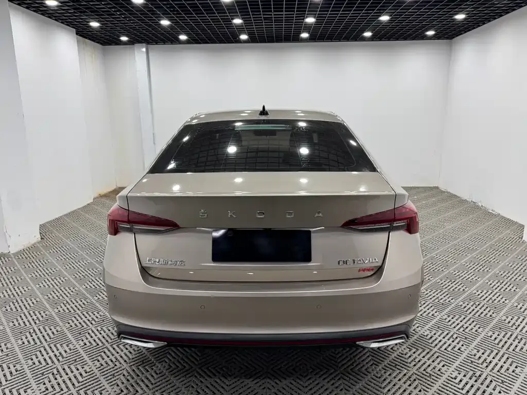 Skoda Octavia — фото 5