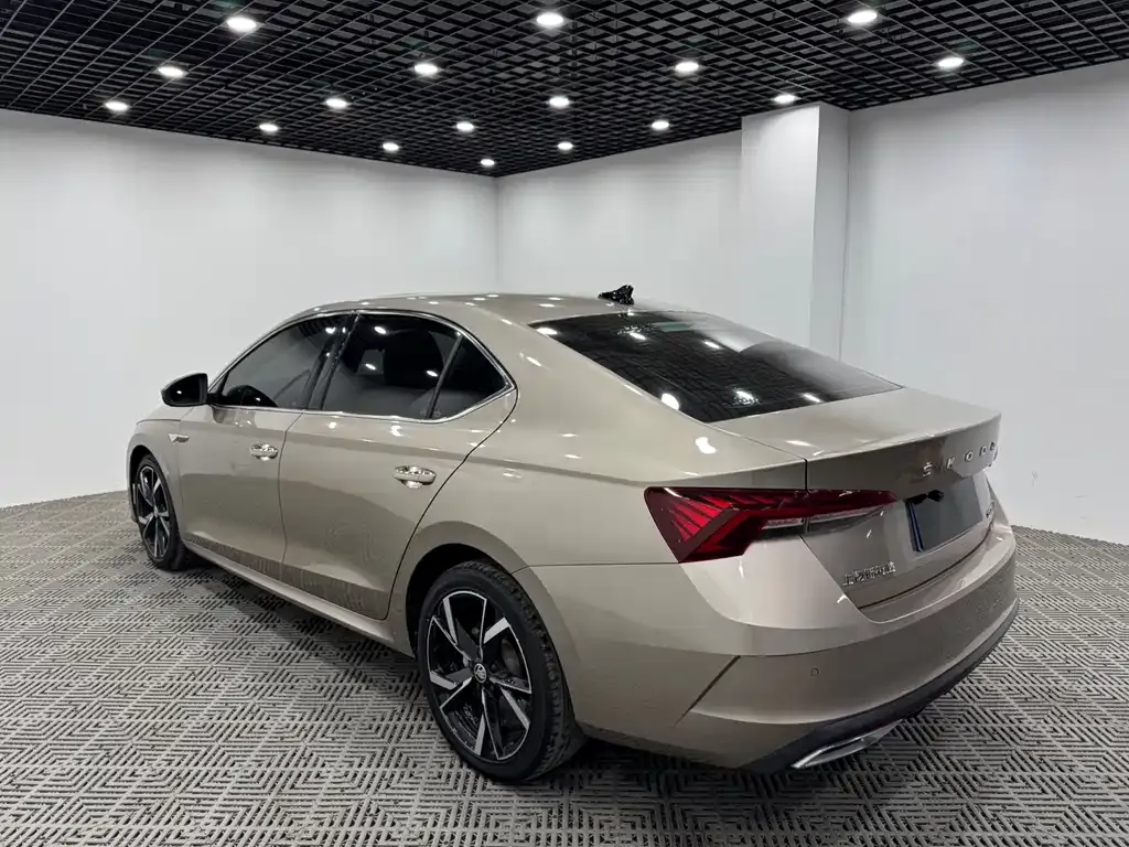 Skoda Octavia — фото 7