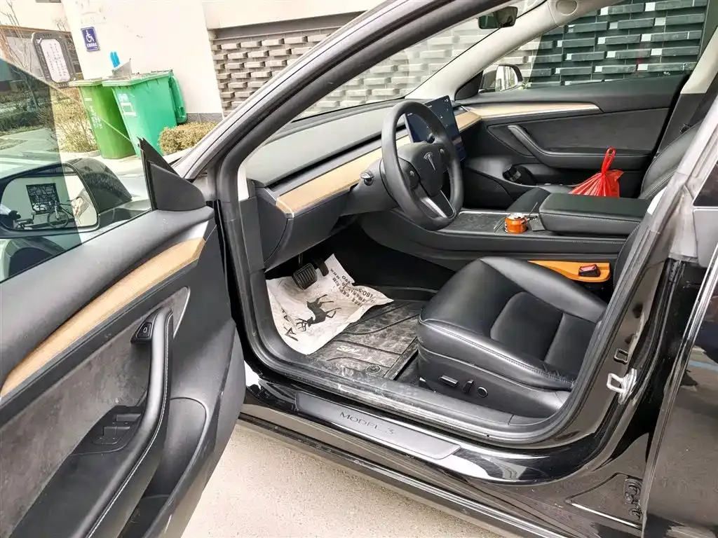 Tesla Model 3 — фото 9